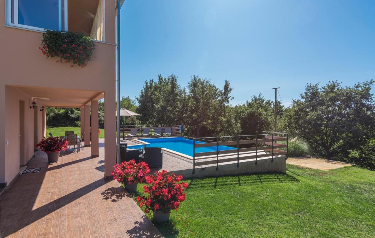 Apartment Kata With Private Pool Radetići المظهر الخارجي الصورة